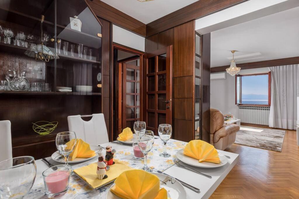Deluxe Apartment Ana 100 M From The Beach Opatija Exterior foto