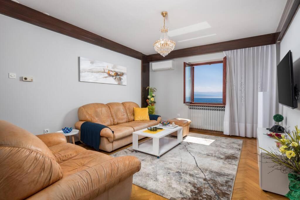 Deluxe Apartment Ana 100 M From The Beach Opatija Exterior foto