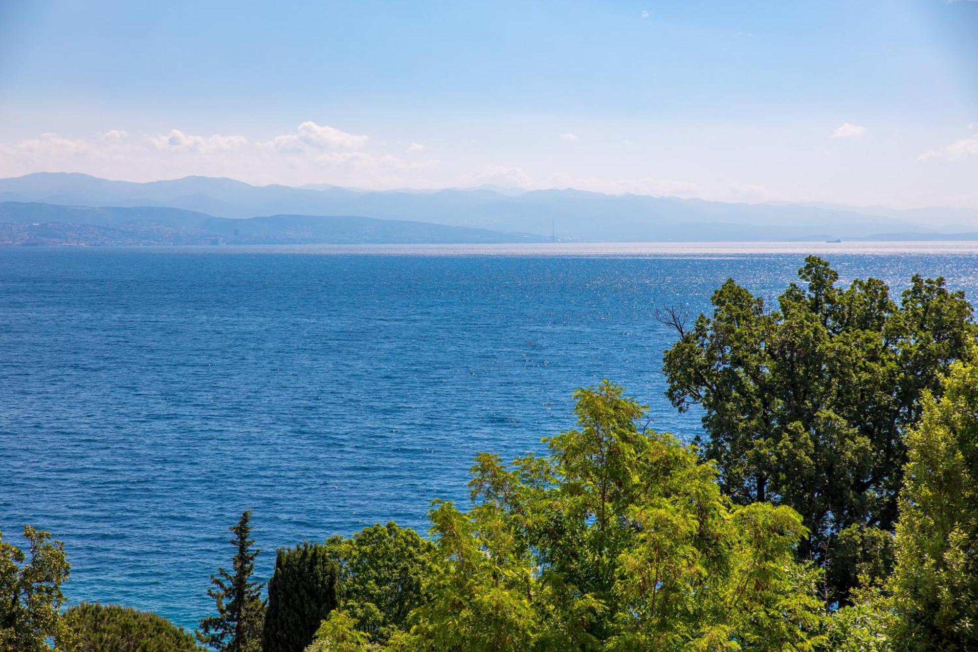Deluxe Apartment Ana 100 M From The Beach Opatija Exterior foto