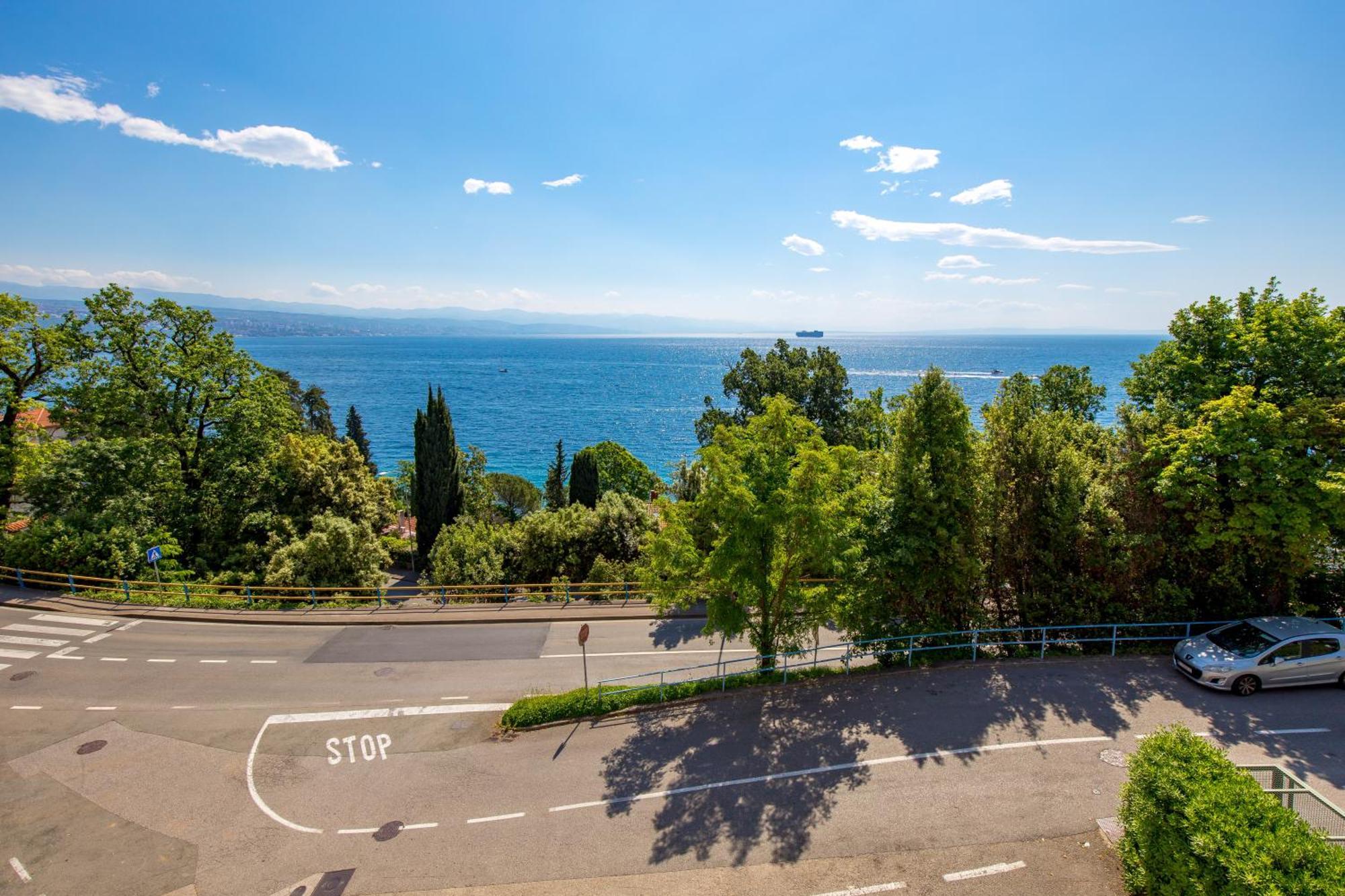 Deluxe Apartment Ana 100 M From The Beach Opatija Exterior foto