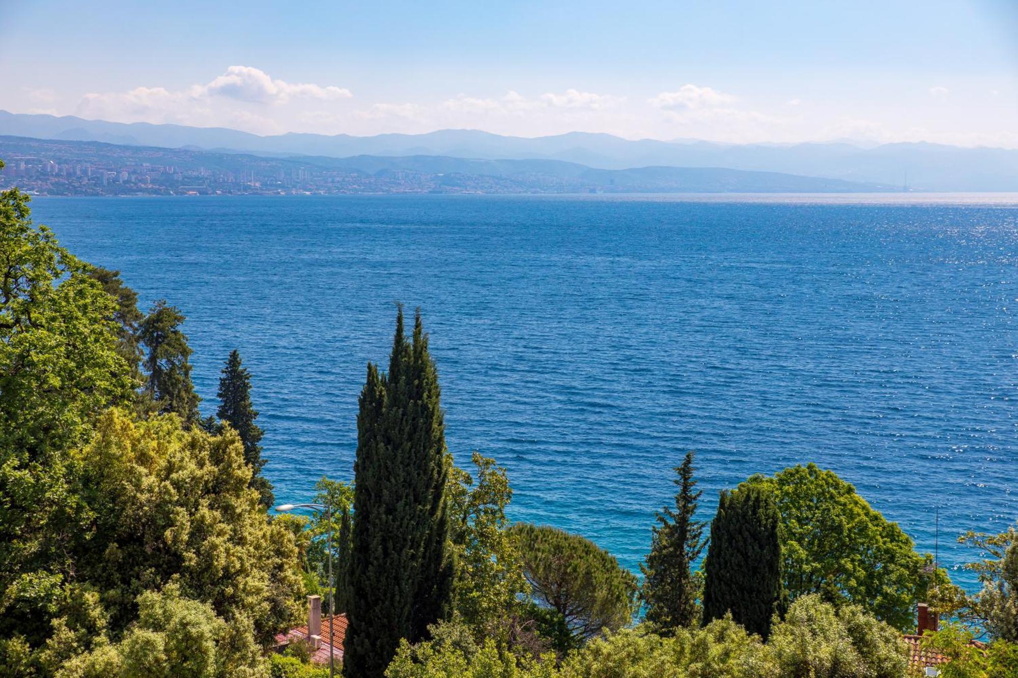 Deluxe Apartment Ana 100 M From The Beach Opatija Exterior foto