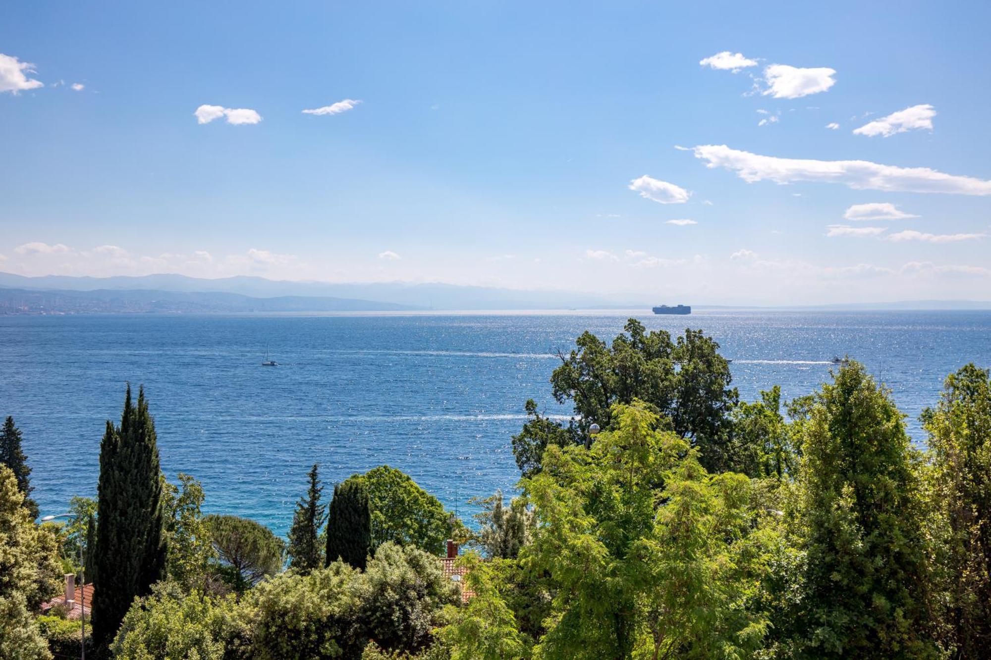 Deluxe Apartment Ana 100 M From The Beach Opatija Exterior foto