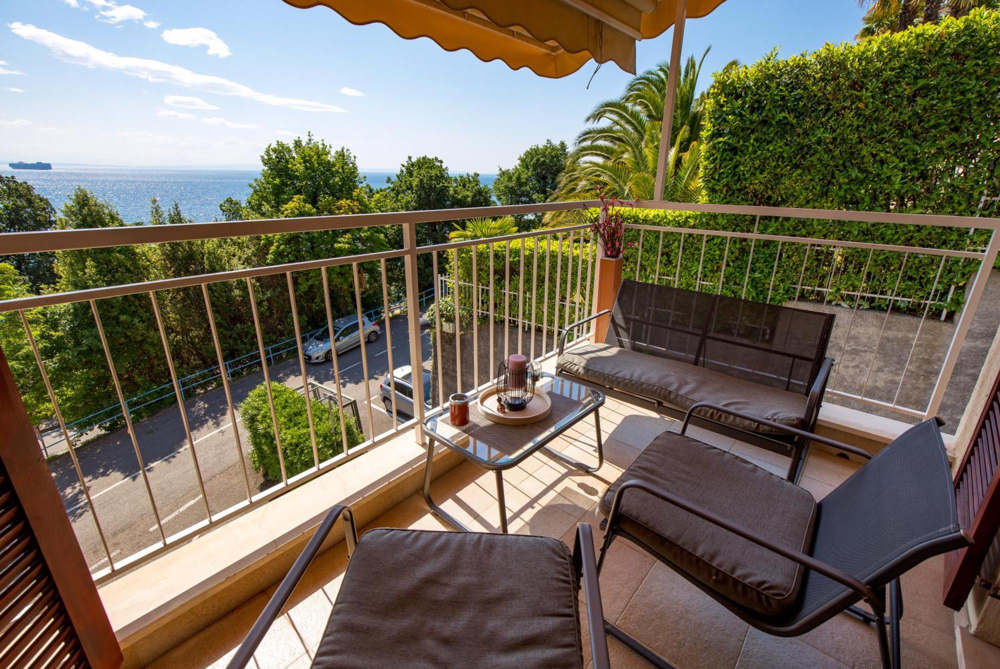 Deluxe Apartment Ana 100 M From The Beach Opatija Exterior foto
