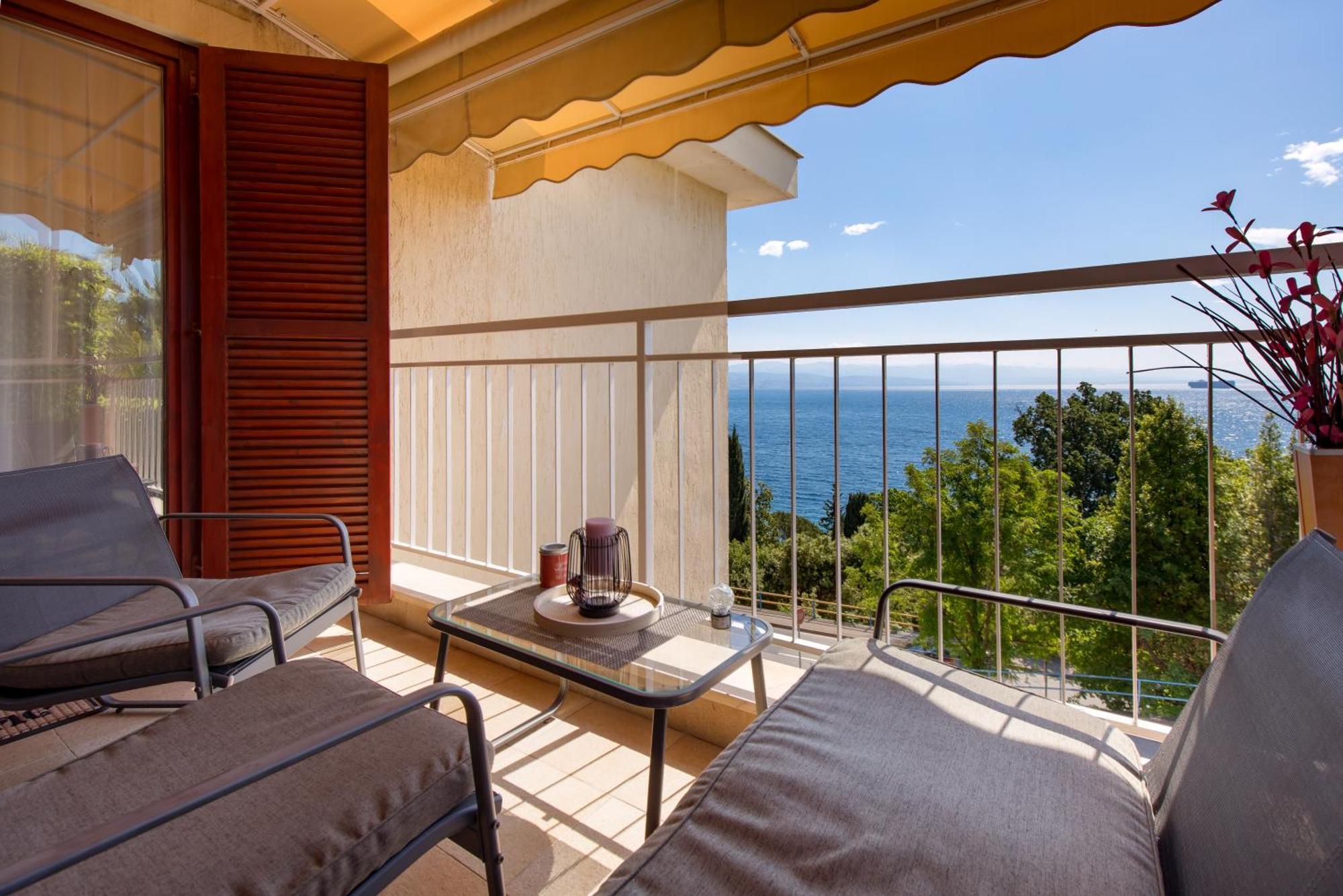 Deluxe Apartment Ana 100 M From The Beach Opatija Exterior foto